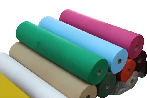 Rolled non-woven fabric